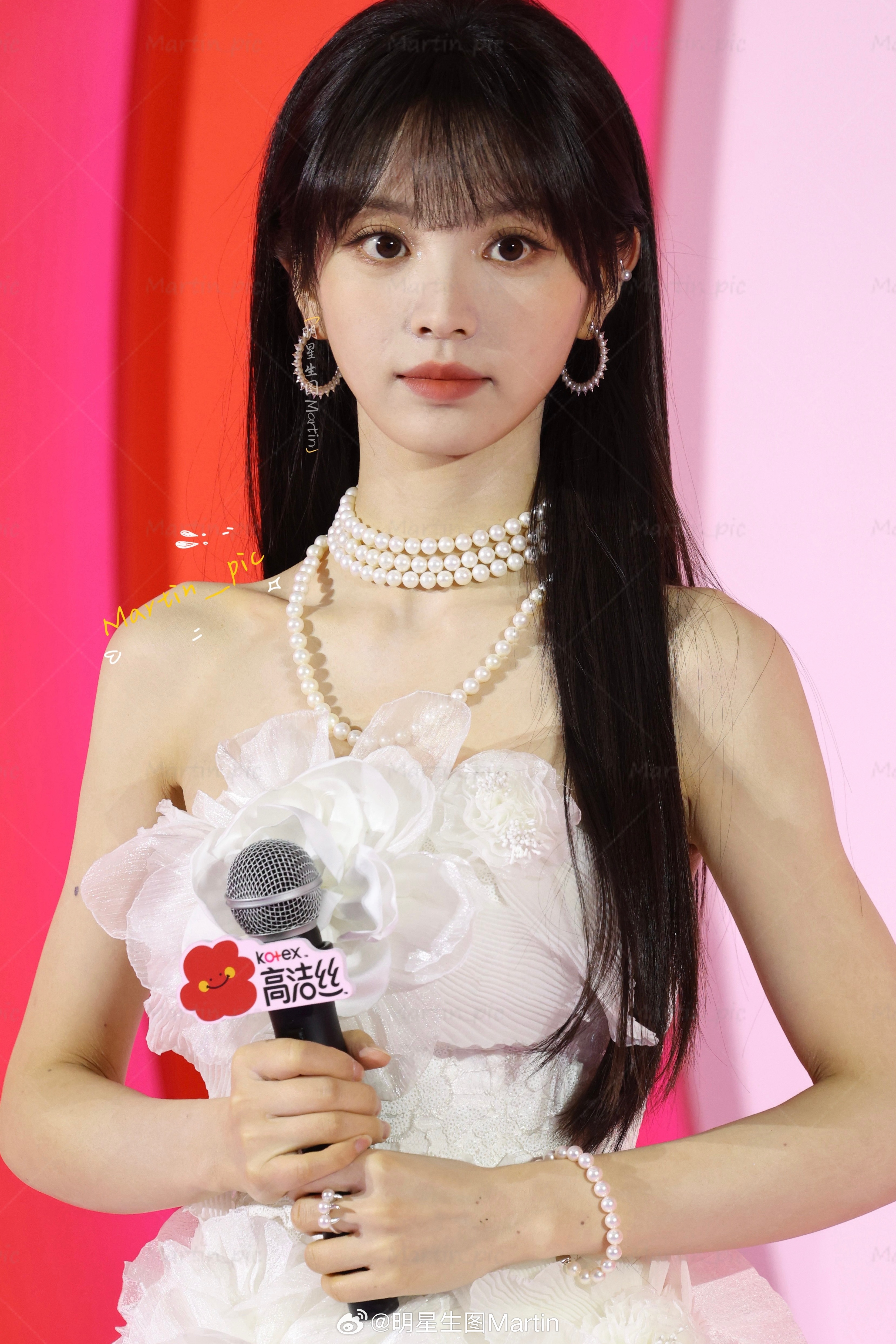 田曦薇 田曦薇高洁丝活动生图又被田曦薇的美貌硬控的一天～田曦薇展示腮红 txw 