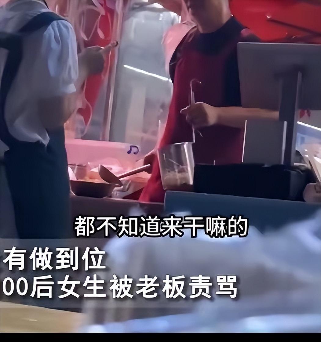 这座城市的清晨依然遵循着熟悉的韵律，光影刚柔相济，街道上人流穿梭，又有多少年轻的
