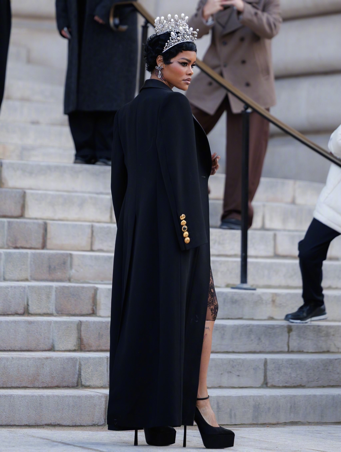 schiaparelli 2026春夏高定系列发布秀—-秀场外街拍。巴黎高定时装