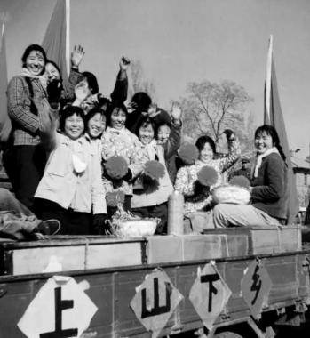 1970年，19岁北京知青摔断手臂，跑到县城买药。可药钱差1角，他恳请营业员帮忙