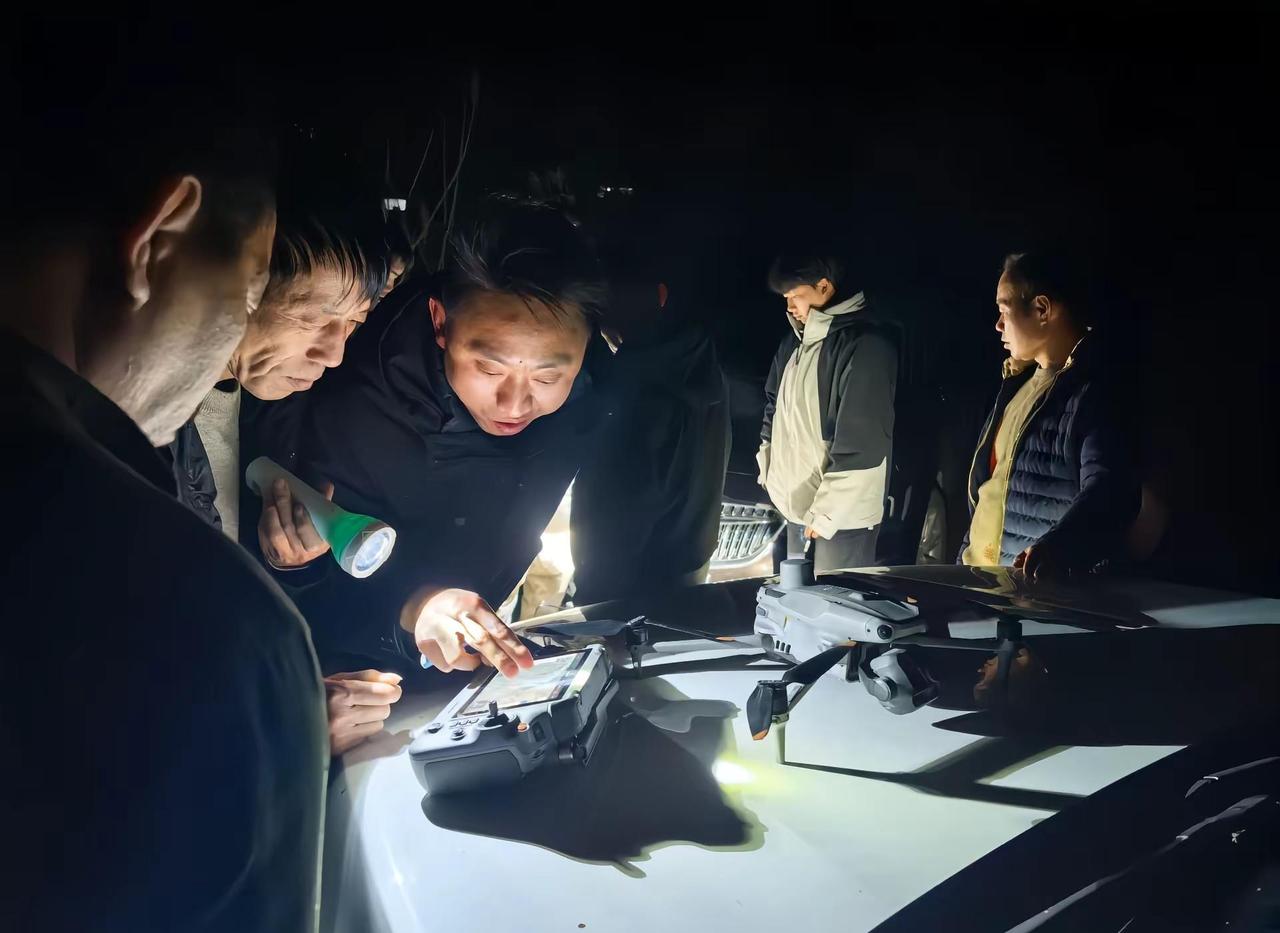 下午3点左右走失，赶过来寻找了2个小时左右，把周边山搜了个遍，没能找出！尽力了！