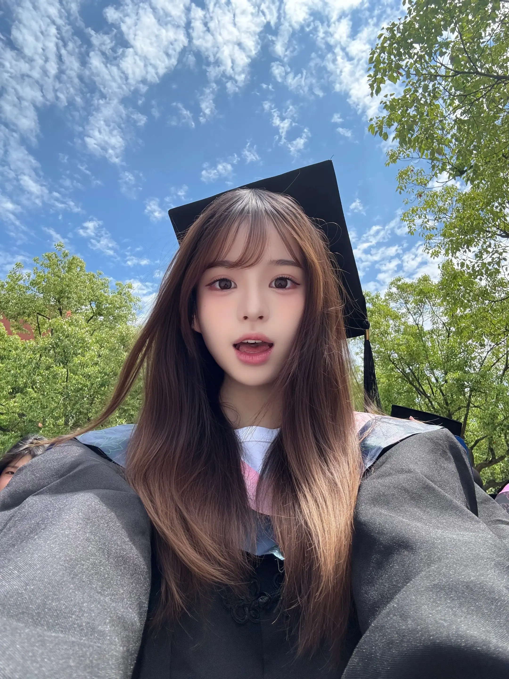 🎓
