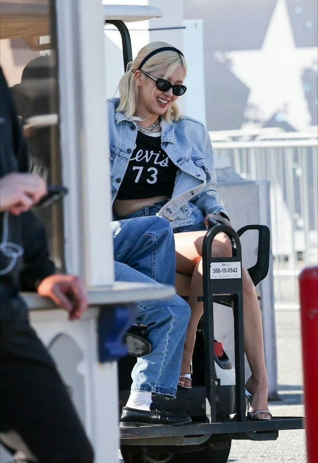 朴彩英现身超级碗朴彩英状态很好呀期待和新代言levis的合作呀 