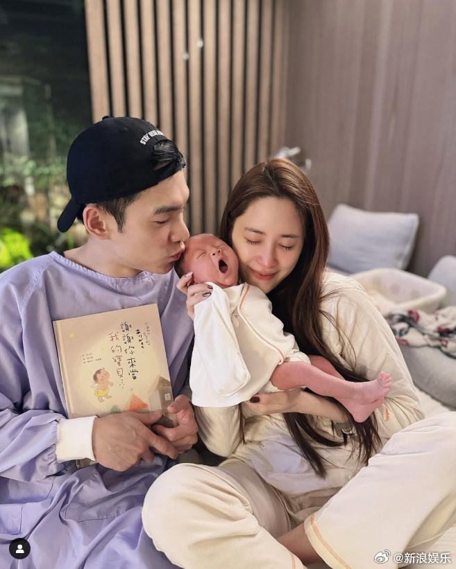 张书豪经纪人否认欧阳妮妮怀孕 据台媒，近日欧阳妮妮庆祝30岁生日，视频中晒儿子照