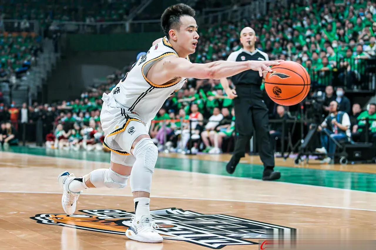 总比分4比0横扫浙江，辽宁顺利拿下今年的CBA总冠军，完成了卫冕，恭喜辽篮！

