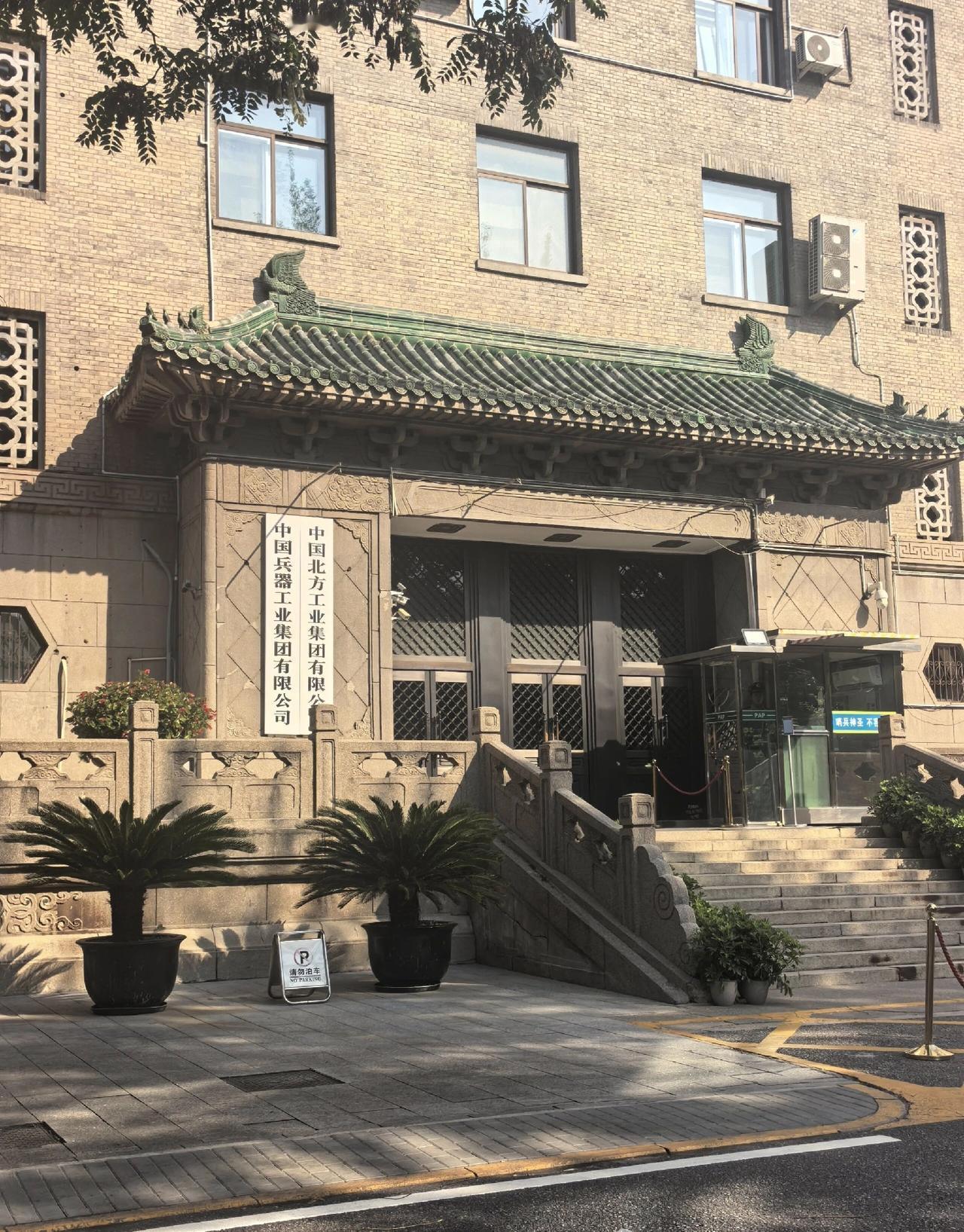 这两个是妥妥的王炸单位，只是平常比较低调，多数人不关注，甚至有人不知道它的存在，
