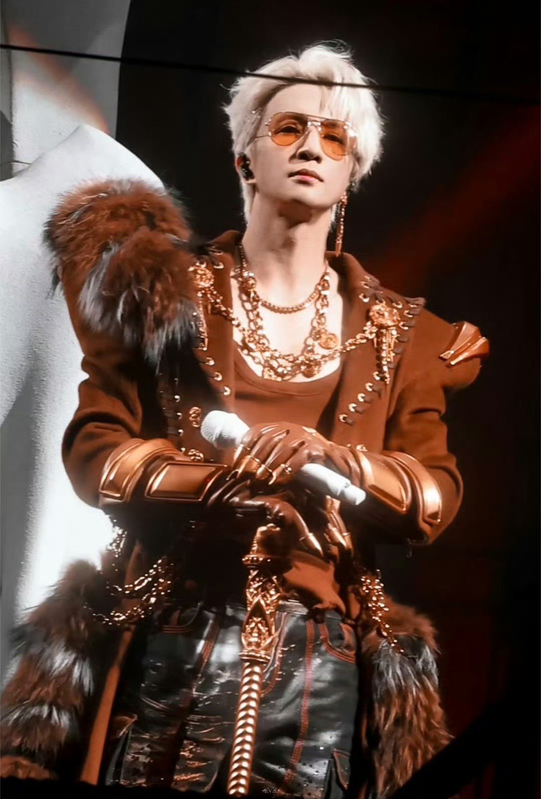 薛之谦演唱会饭撒薛之谦饭撒天才 薛之谦饭撒天才来的吧，不知道什么是饭撒就照做 