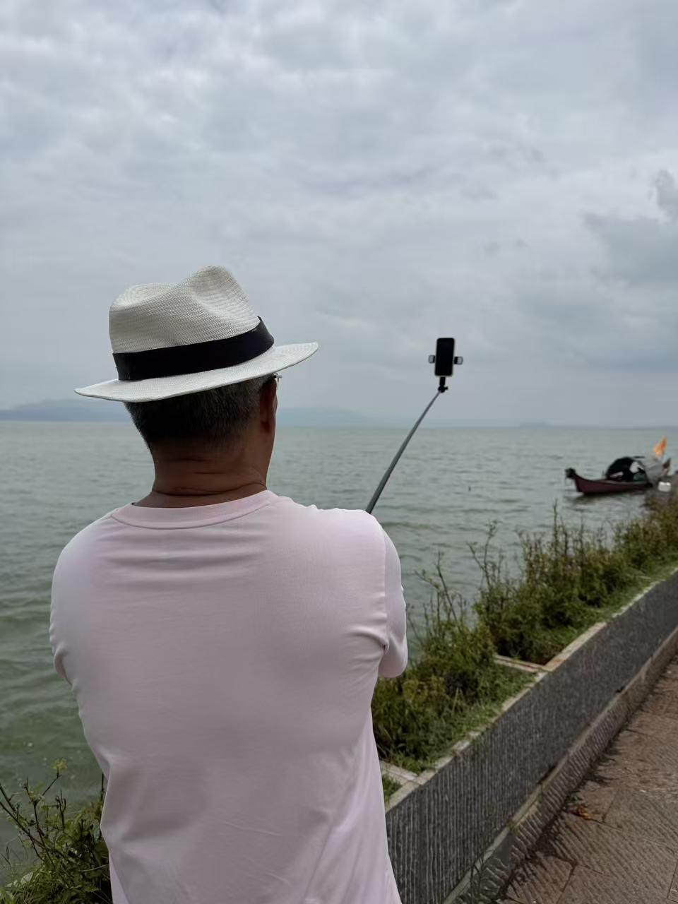 午后，闯入海晏的旧时光

午后的阳光斜斜地铺在海晏村的青石板路上，像是给六百年的