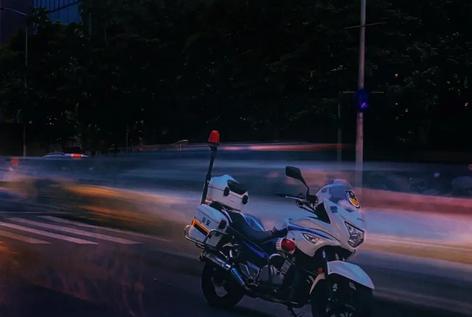 海南琼海两名三年级男生谎称代课女老师实施猥亵，大批警力赶赴现场彻查，调查真相令人