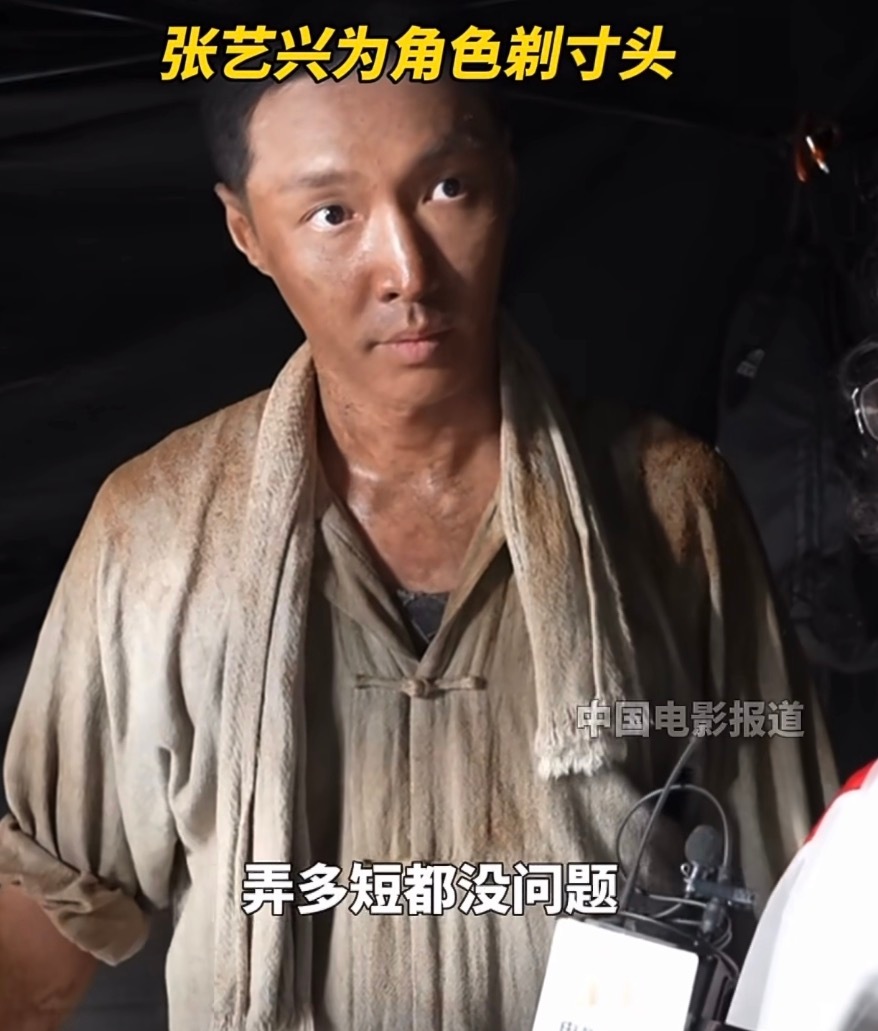 天 张艺兴角色塑造的能力好强啊 黢黑脸上黑白分明的真诚的双眼 真的看起来朴实又坚