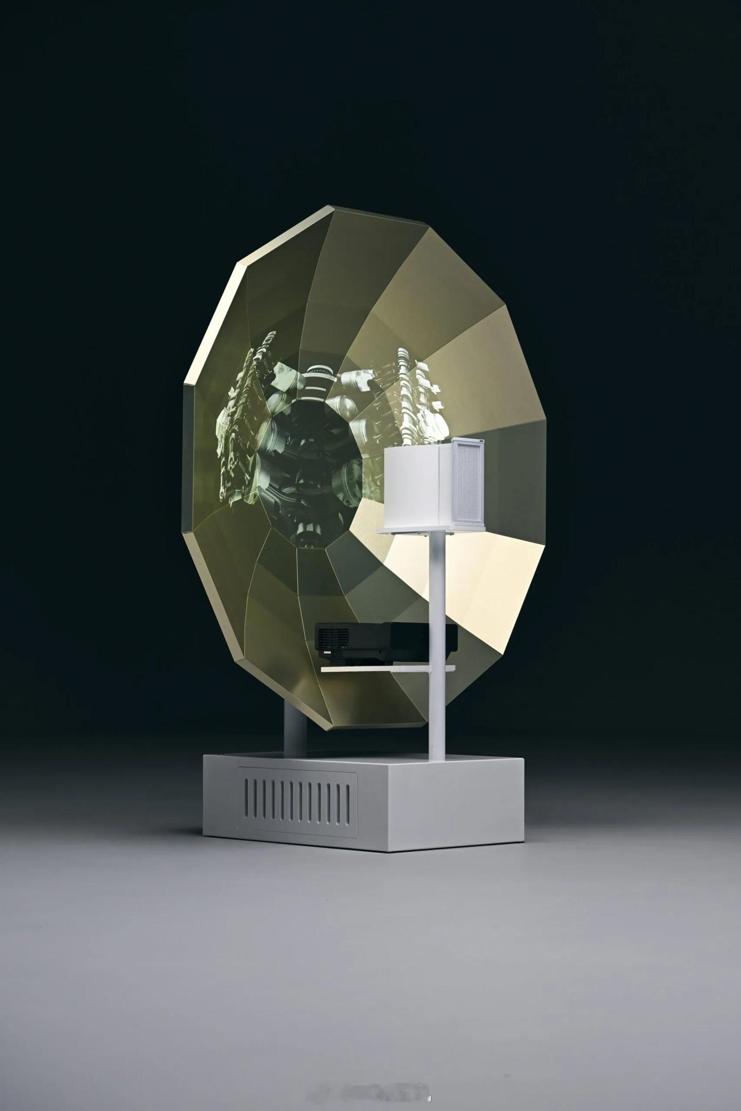 宾利纯电版Torcal没用模拟声浪，而是找了鼓手和中提琴手，用真实乐器创作了一套