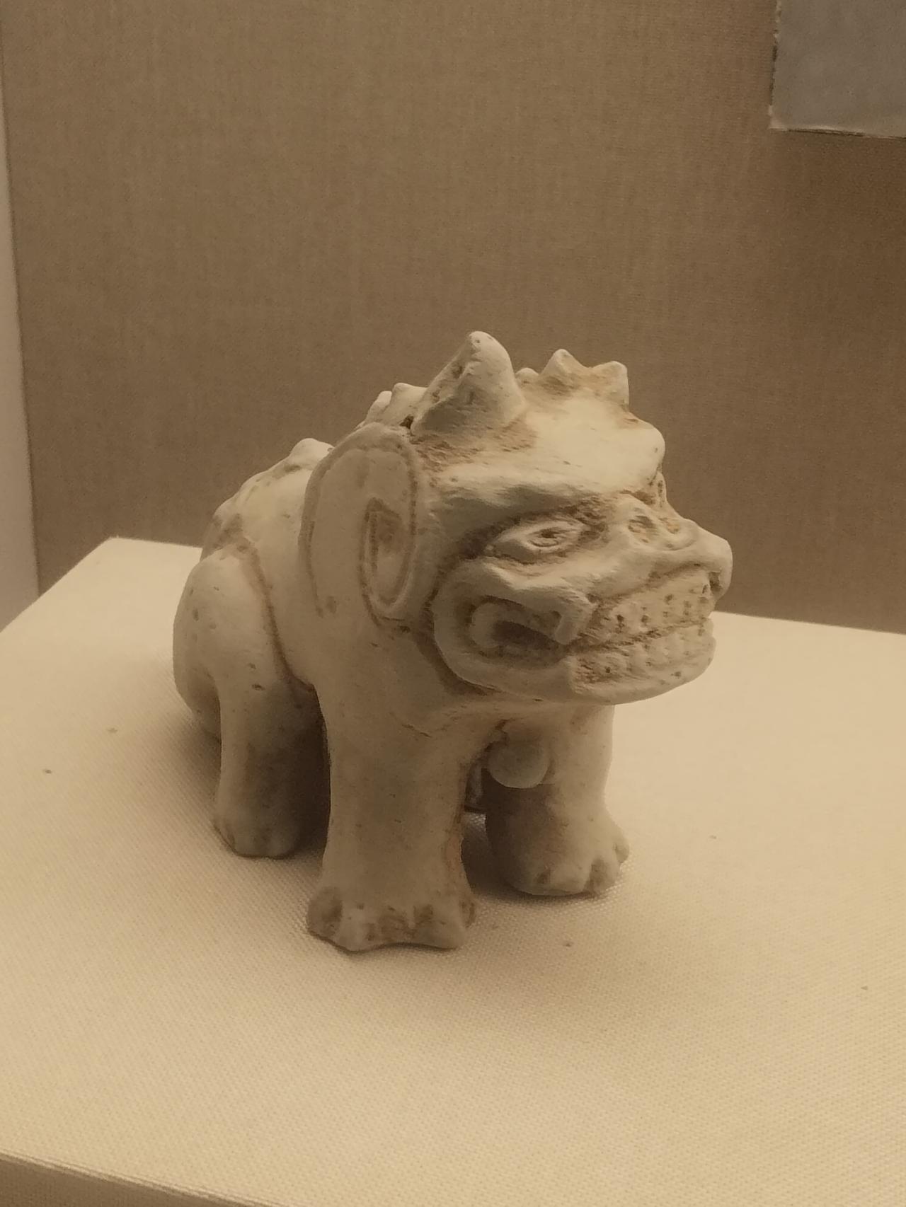 吴起是被楚国朝堂给弄死，但也就是被乱箭射死，至少也留了个全尸，但商鞅却被五马分尸