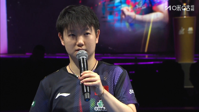 【孙颖莎回应4比1胜王曼昱】孙颖莎说赛前没有设想过多的目标： 和曼昱打一如既往的