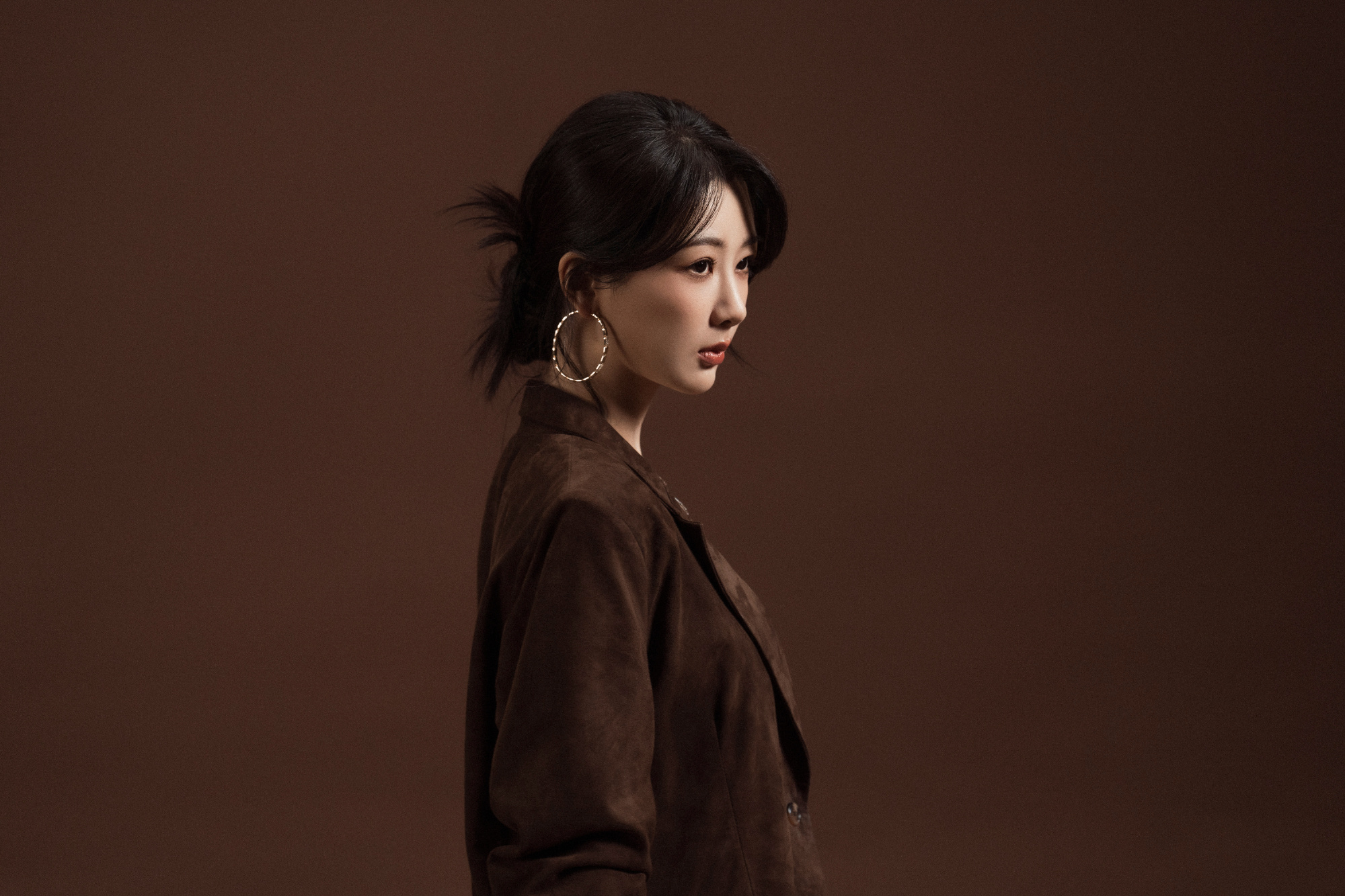 #杨紫[超话]# 💜#杨紫咖色西装大片#💜#杨紫何惟芳# [哇]紫宝这也太帅