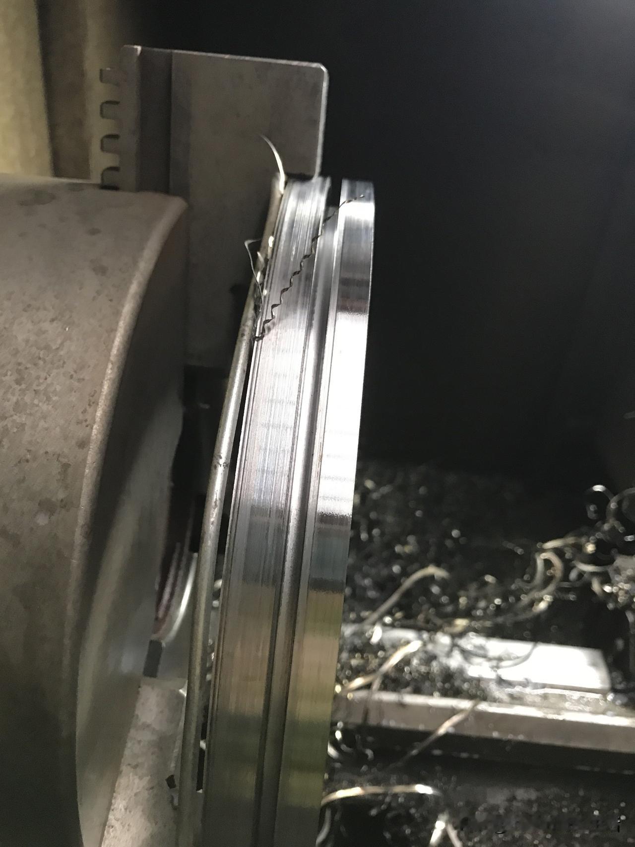 简单的事情被我复杂化。本来就是做普通车床出班的我，转学数控车，像这条槽，本来就一