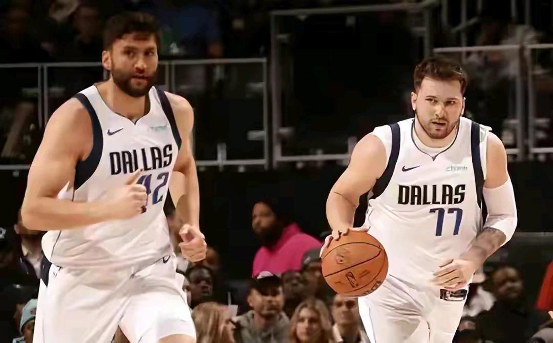 独行侠还能补强，可以用小哈达威+约什格林，去换锋线格兰特。
第一，休赛期独行侠可