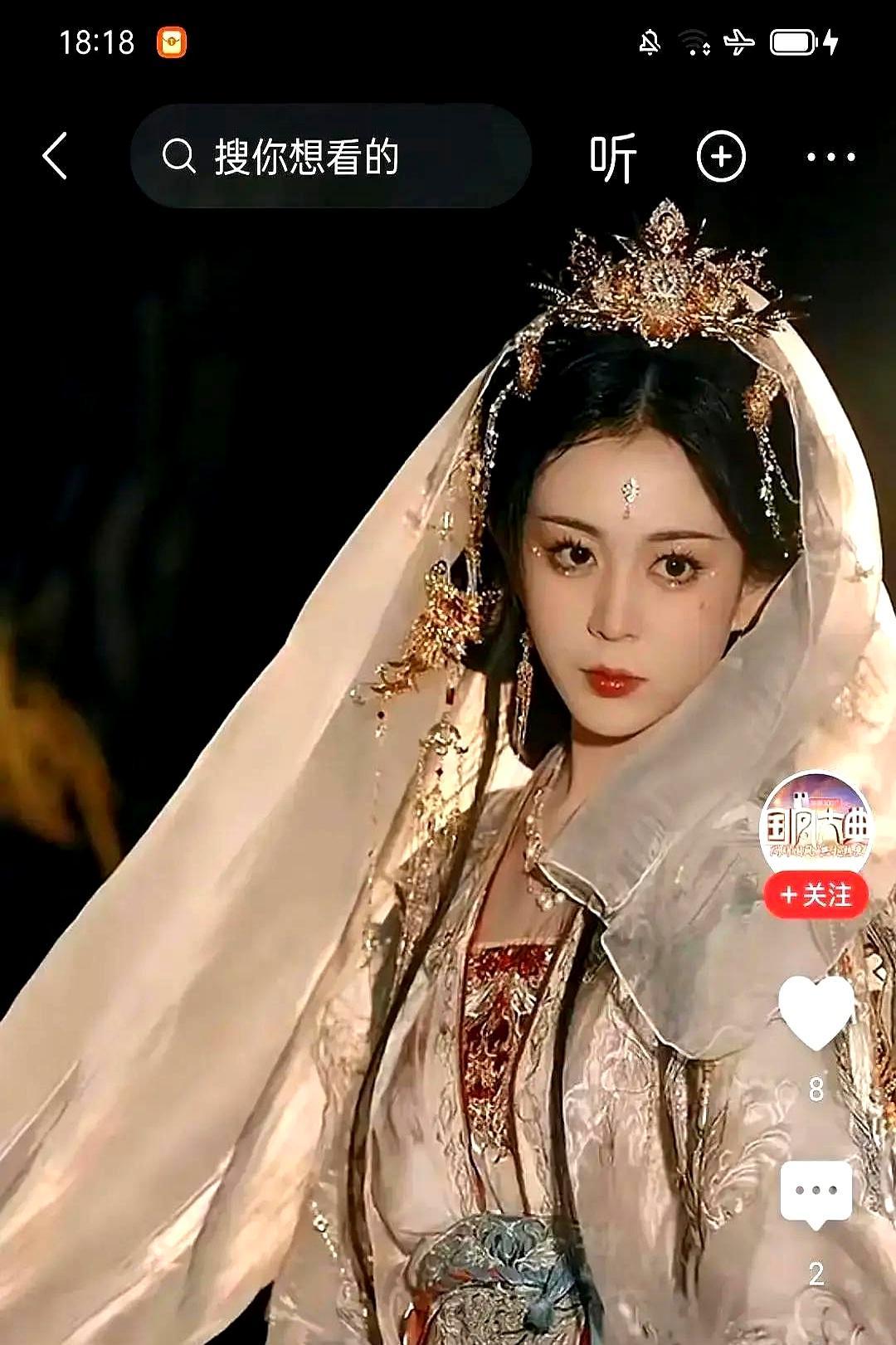 在长安，她把自己涂黑才能活命。
 
你是不是也一样，在办公室里藏起锋芒，戴着面具