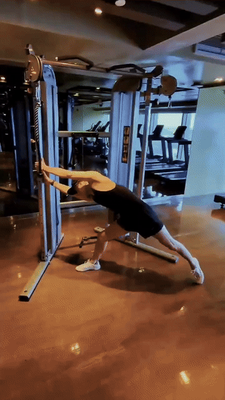 王嘉尔这一天到底做了多少事 完全被王嘉尔的一天震撼了！健身、吃喝玩乐、彩排、演唱