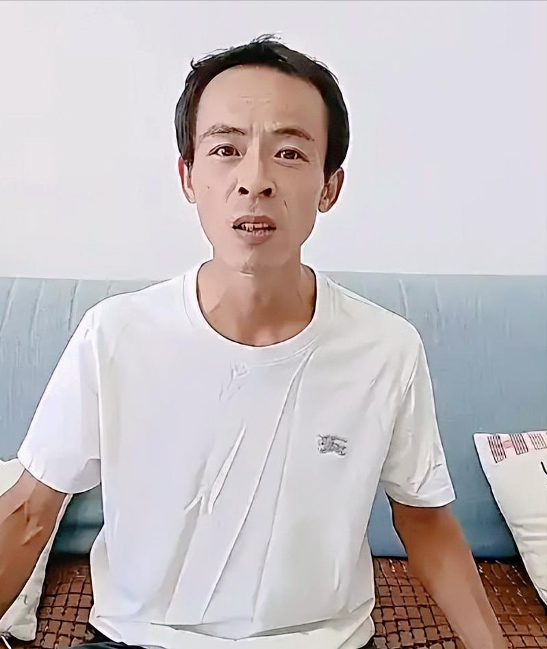 作为景德镇鸡排哥李俊永的同学想说下为什么鸡排哥会出名，最主要的就是鸡排哥很实在，