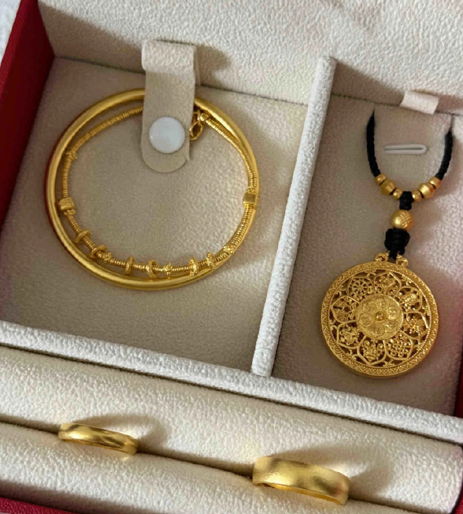 金饰价一夜涨36元 一觉醒来金价又涨了，备婚的人还舍得买五金吗？ 