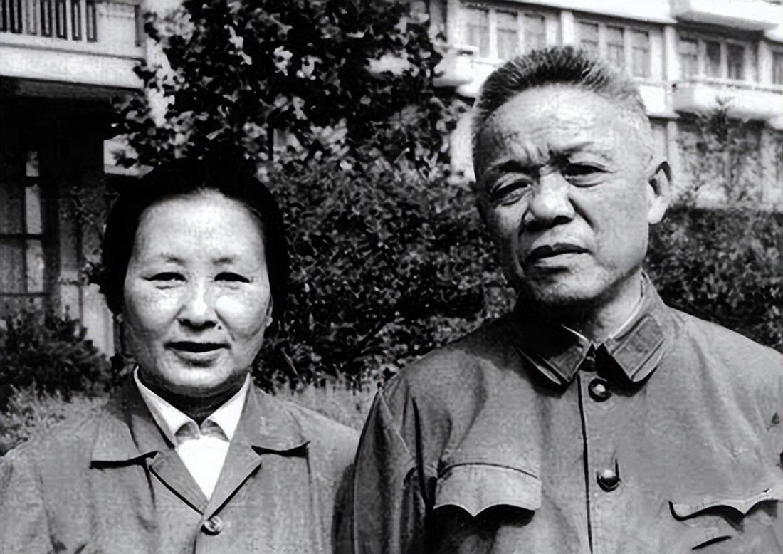 86年韩先楚给余秋里打电话：给余秋里打电话：我有个老秘书，能否给安排新工作？
 