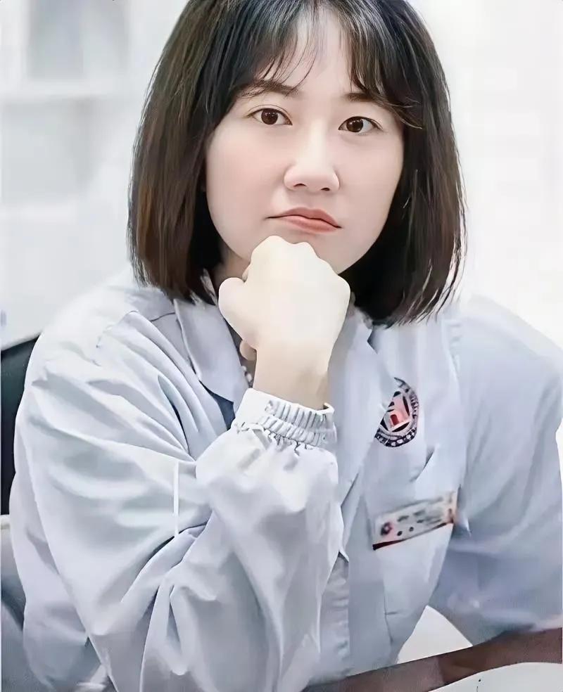 曾医生人美心善，对待病人十分负责，医德医术没任何问题，患者眼中的好医生，她也许不