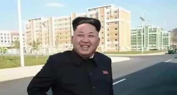 金正恩彻底不装了！朝鲜不仅出兵援俄，还清空了几十年库存卖武器，狂赚上百亿美元。普