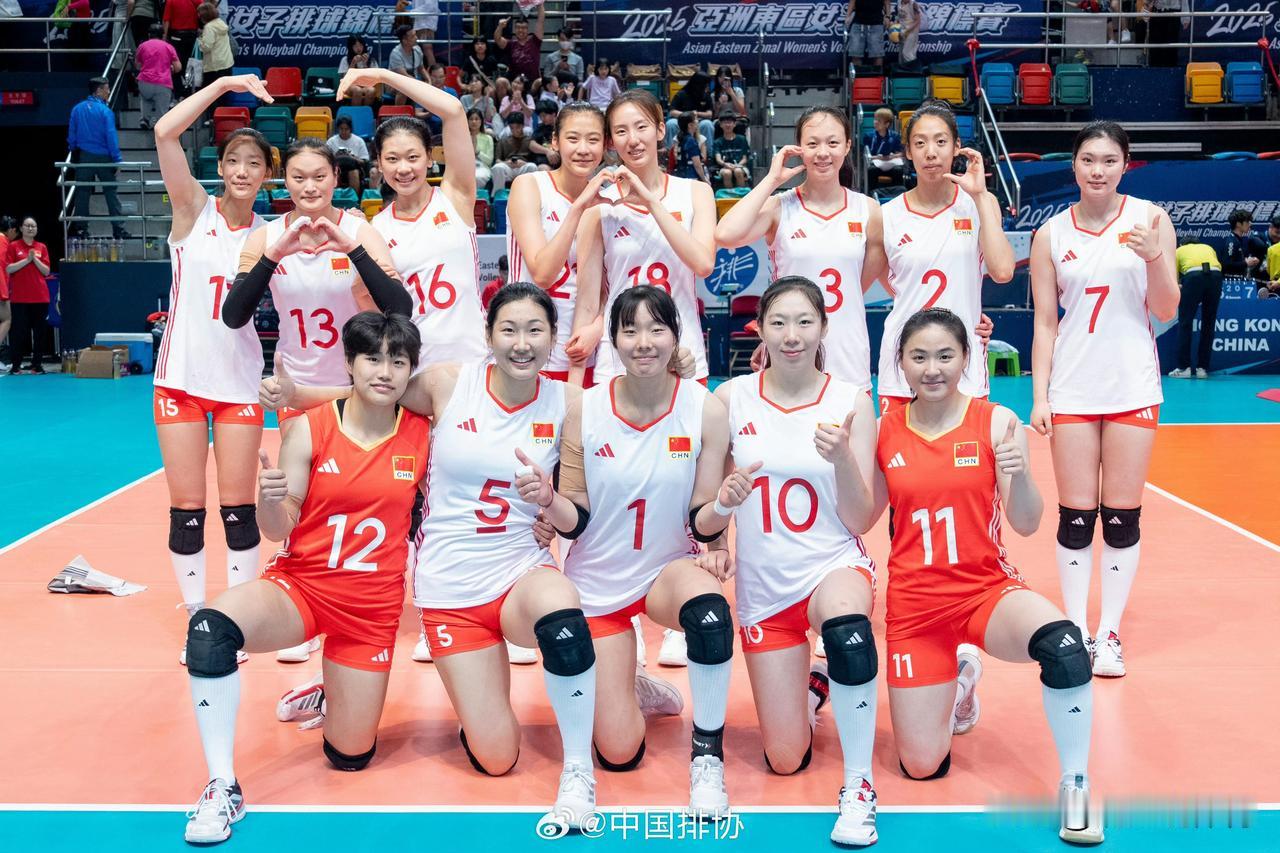 国青女排主攻腾蔓绮疑似被队友“排挤”。中国排协发布国青女排3-0中国澳门的赛场照