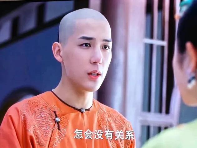王安宇长的真成熟。
他演《梦回》里13阿哥的时候才20岁。看着好成熟啊！
或许个