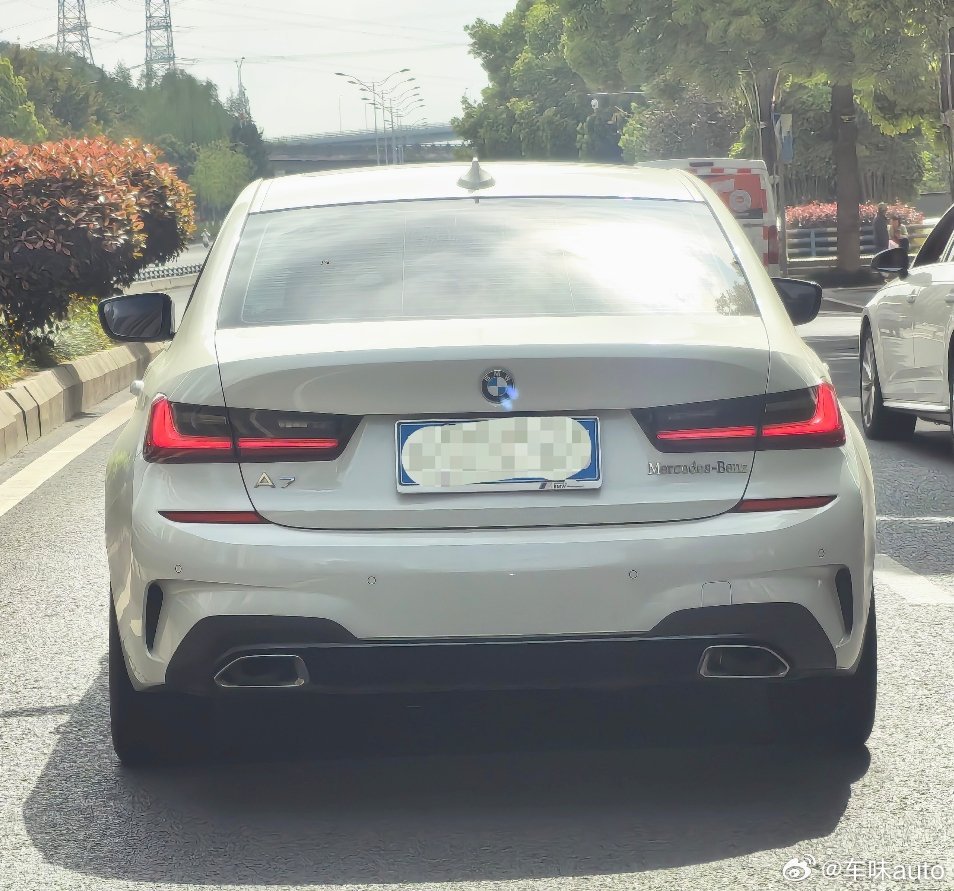 大家好，我是一台悬挂蓝天白云标的梅赛德斯奔驰A7车味的那些小事大v聊车