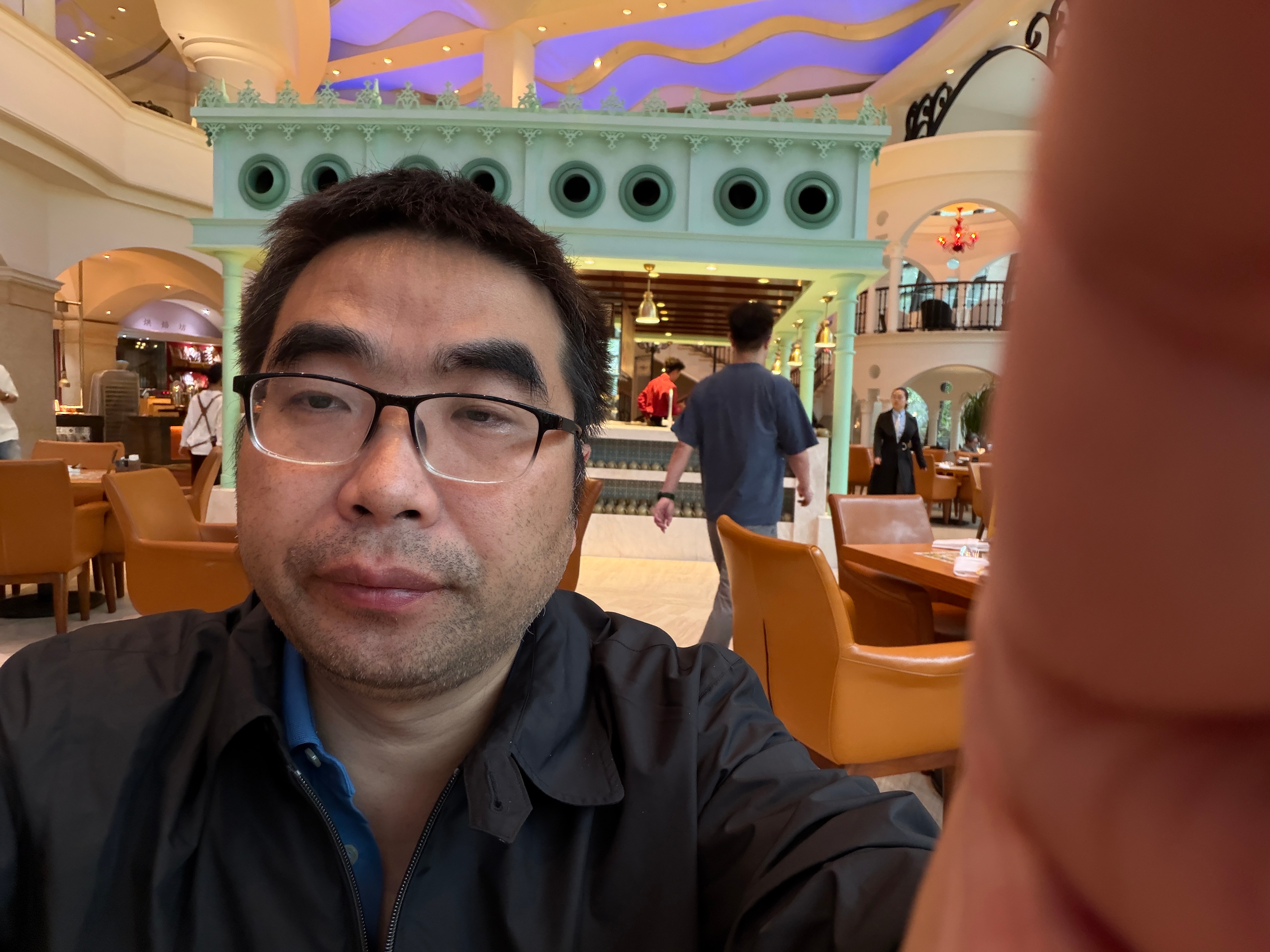 我这些年来最大的一个体会是，帮助过我的人太多了，同时嘲讽我的人也不少。。恰恰是当