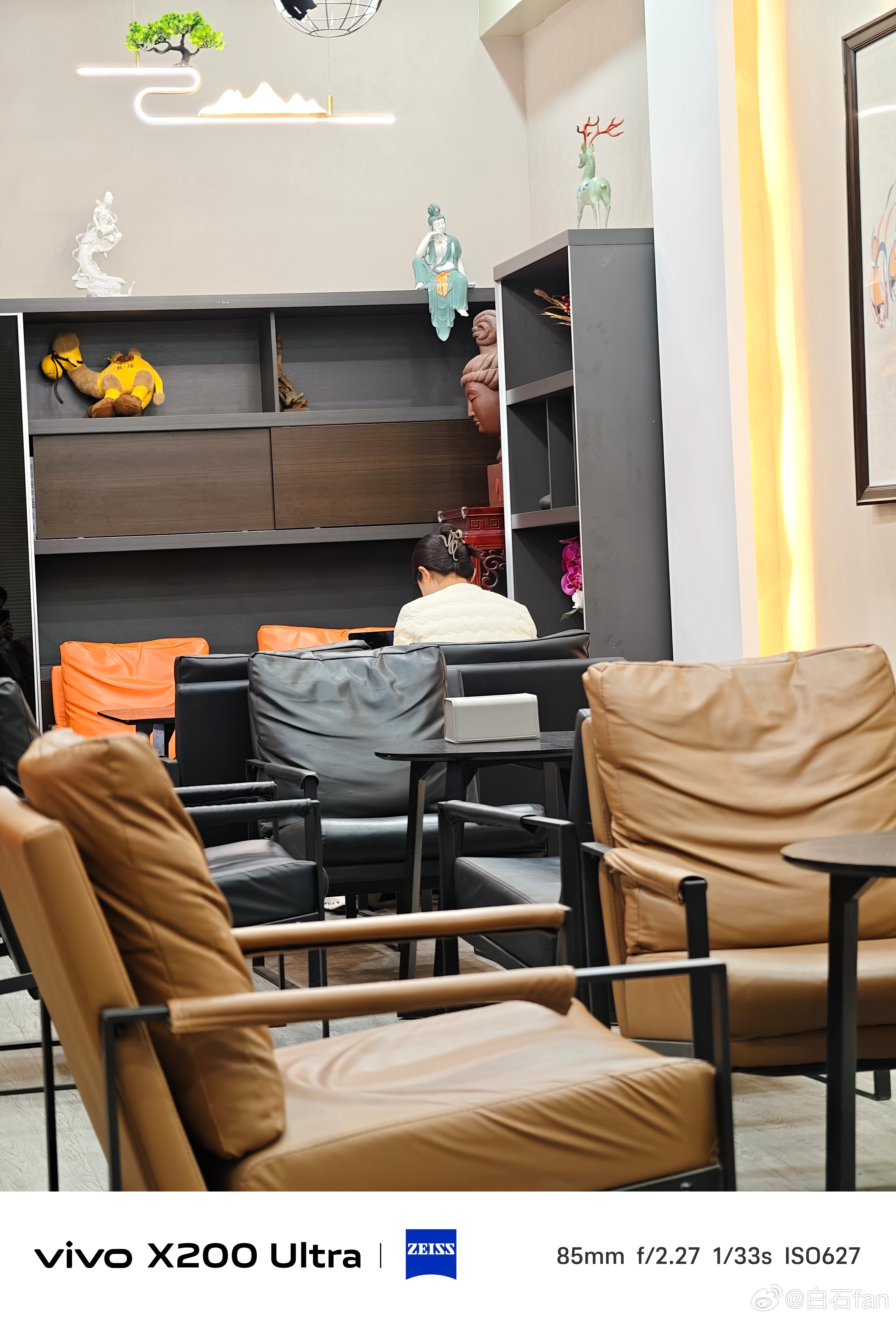 机场休息室还在努力工作的加钱！加工资！ 敦煌·敦煌莫高国际机场