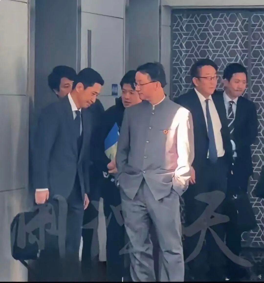 中国外交部亚洲司司长刘劲松与日本外务省亚大局局长金井正彰 