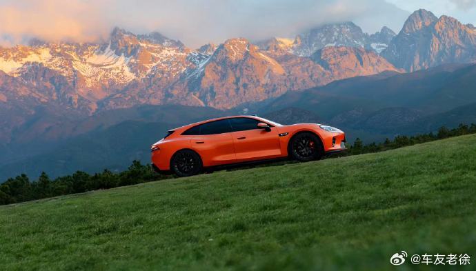 启境GT7猎装这颜值你打几分？这个颜色叫西西里橙，太好看了吧和启境GT7拍洱海大