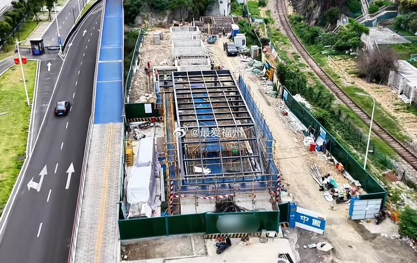 福州地铁2号线马尾延伸段 船政文化城车站出入口雏形显现 风格上依然延续现有2号线