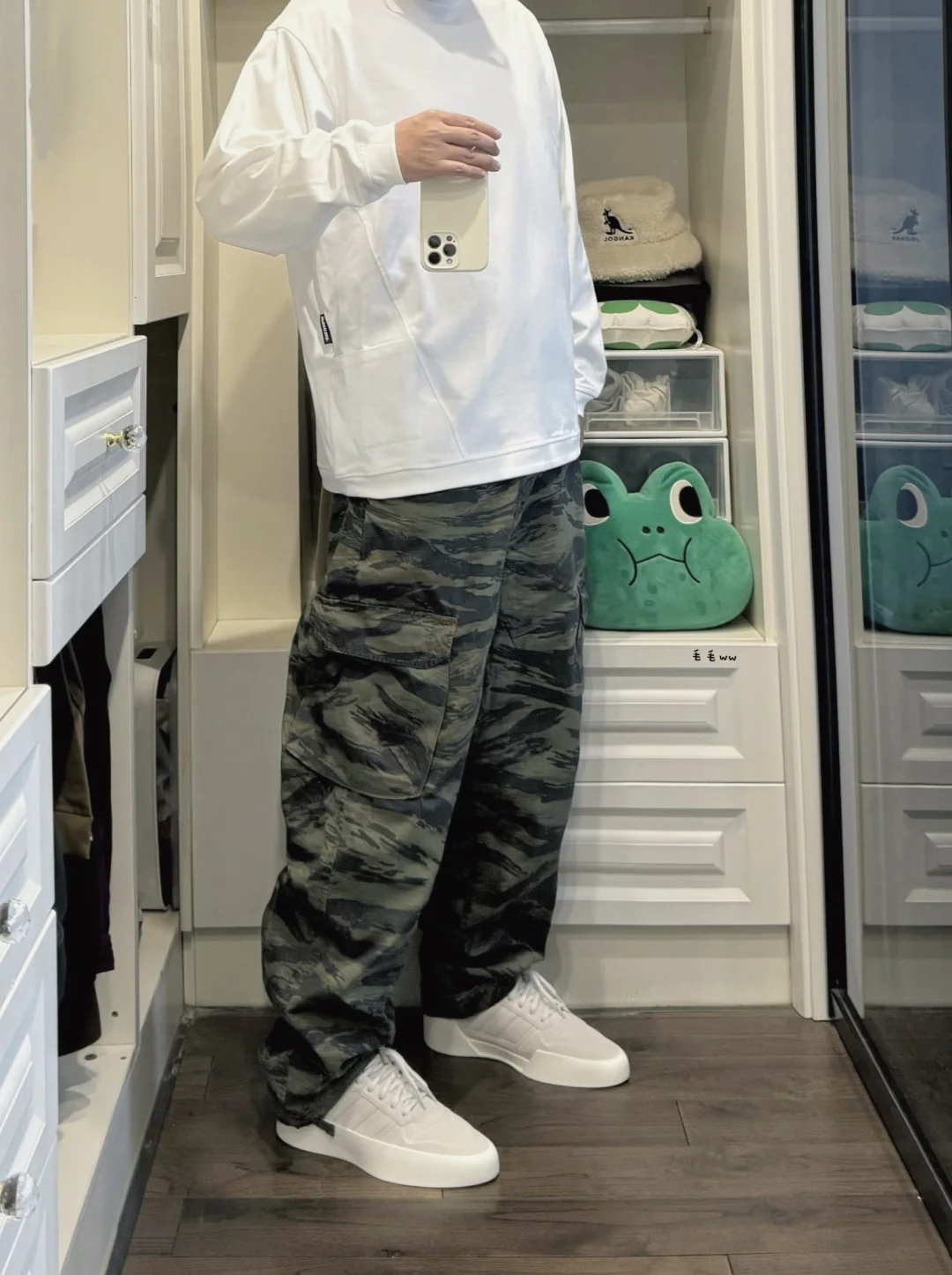 早秋白Tee｜迷彩裤穿搭