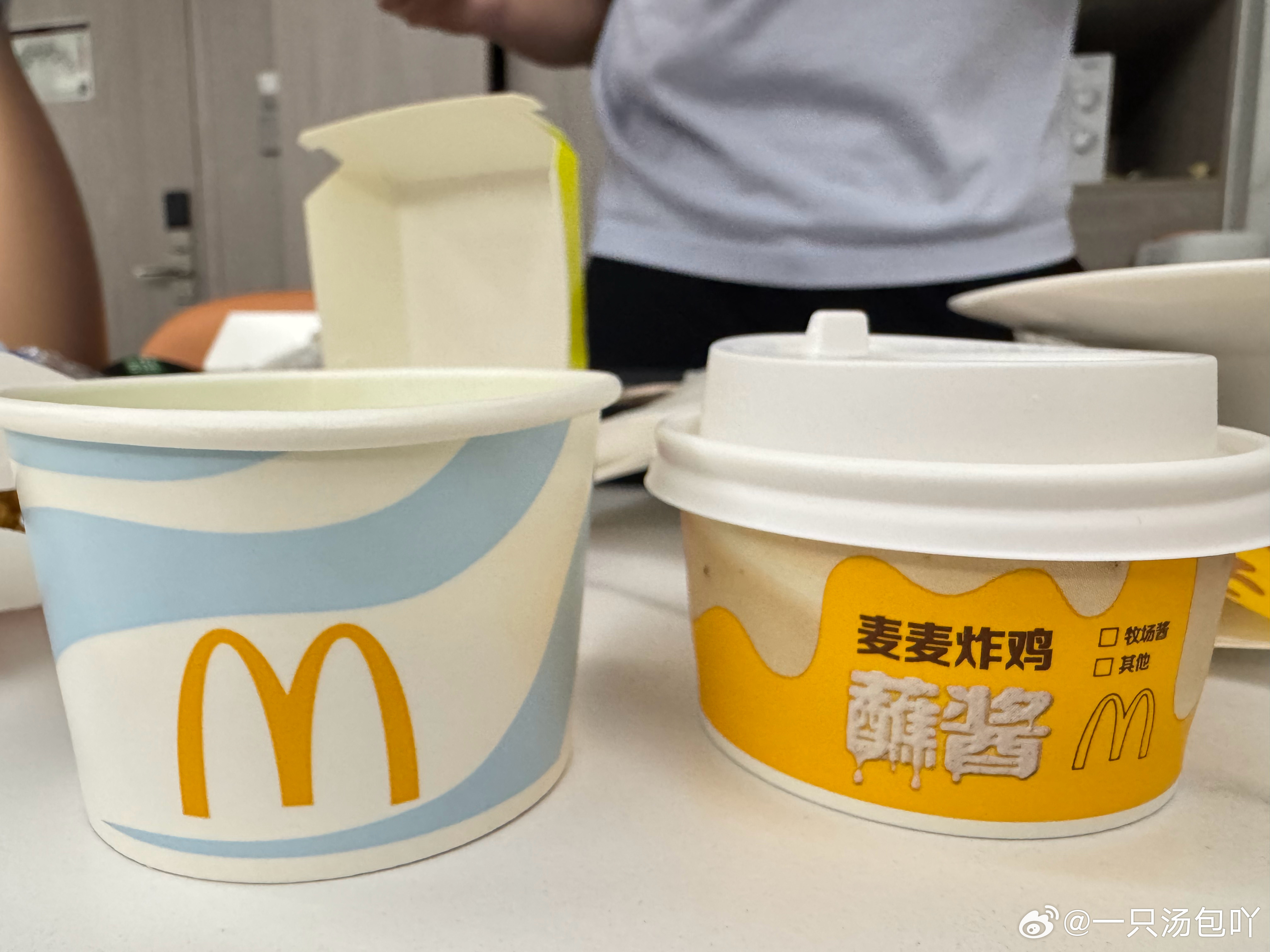 麦当劳你早点出蘸酱炸鸡🍗附近的韩式炸鸡都不用开了！牧场酱好吃！就是大四角怎么这