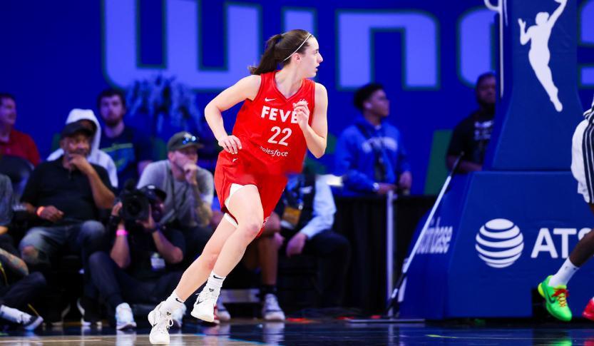 这也行？Skip：克拉克首节的几次传球让我惊呼 太像詹姆斯了 WNBA常规赛，印