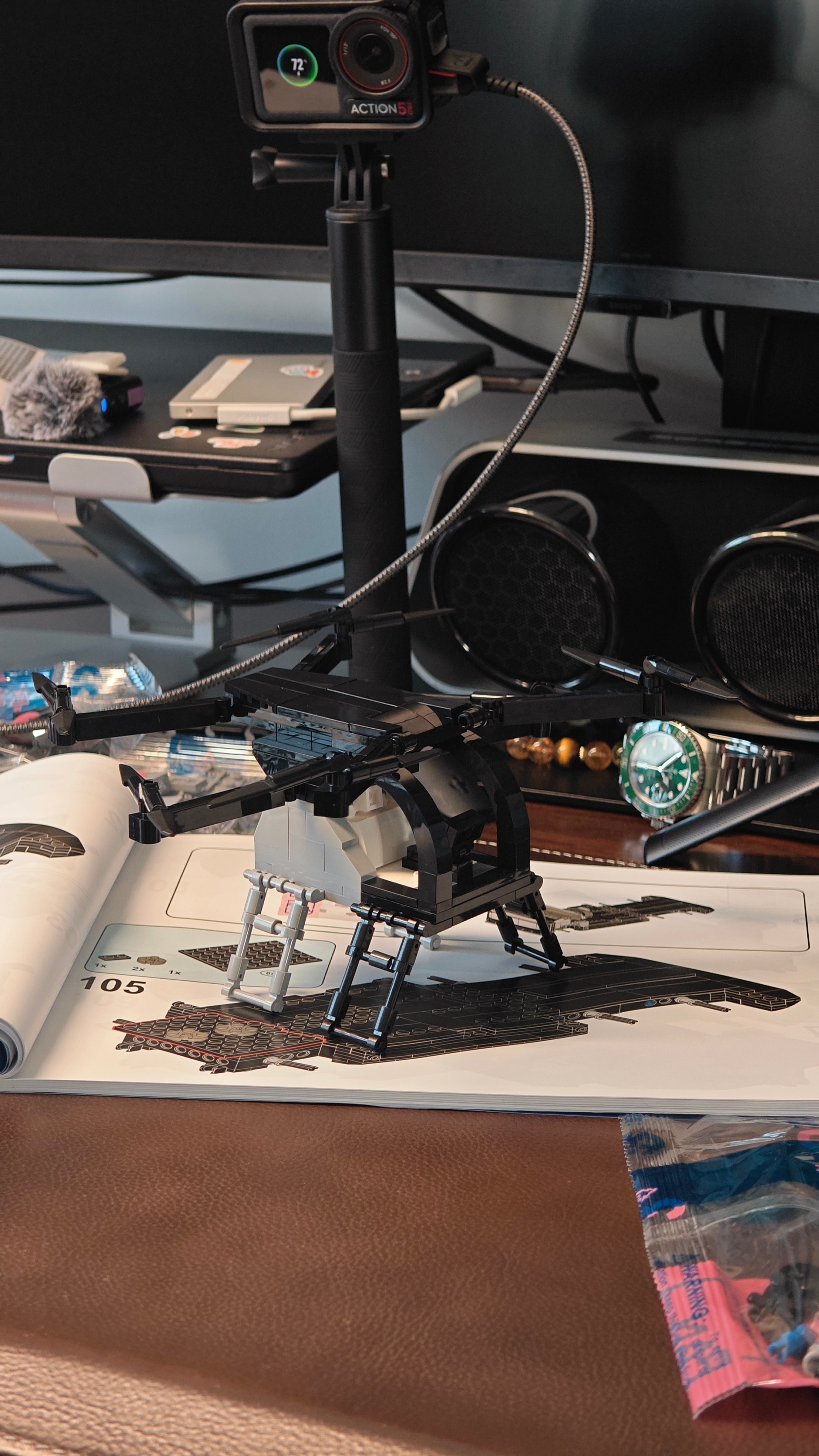 拼了一中午，终于把X3和陆地航母的底盘拼完了。。。明天继续！小鹏汇天