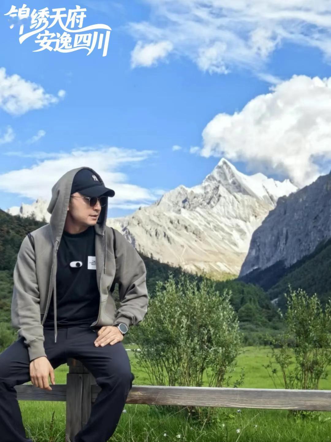 央视主持人都夸的稻城亚丁，夏天到底有多美？

最近央视主持人尼格买提打卡稻城亚丁