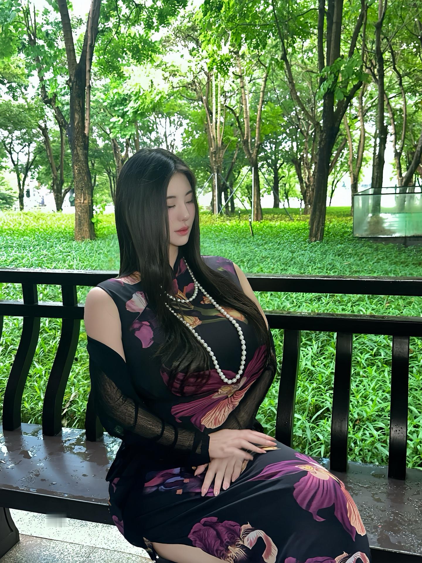 韵是东方骨 姿是心无拘。