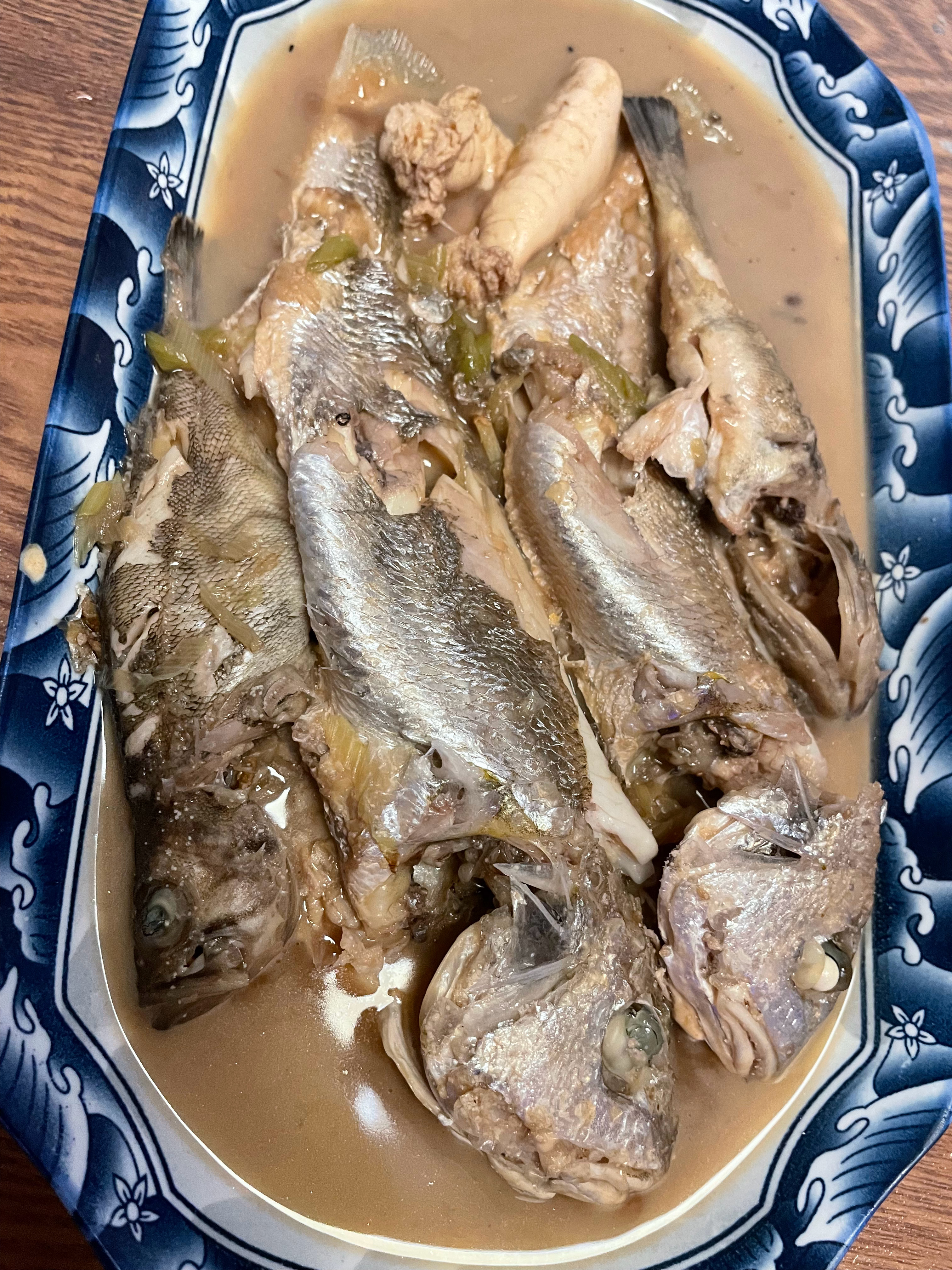 美食  今天晚上吃邻居海钓的新鲜鱼🎣太鲜美啦！肉质口感真棒！ 