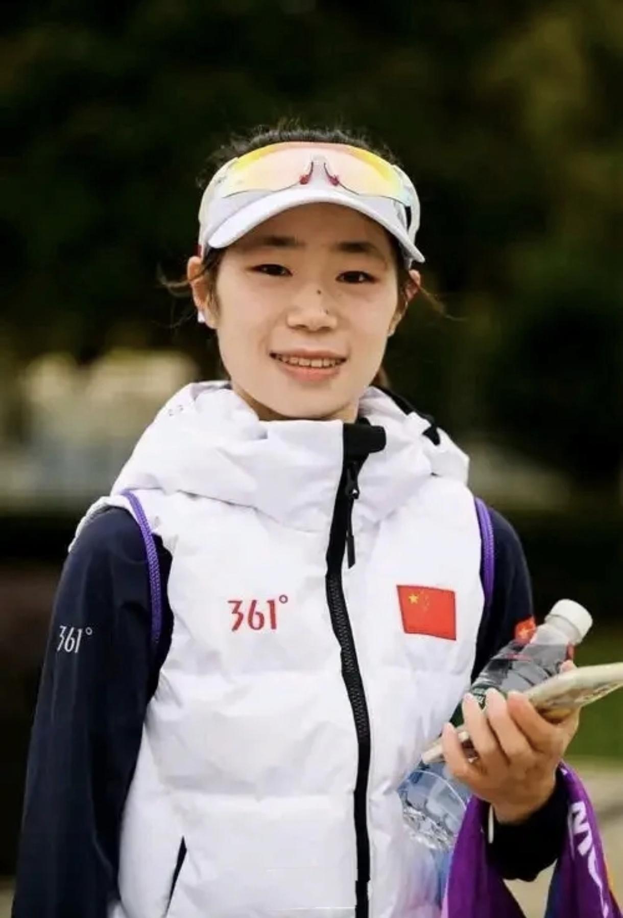 从大山深处的追风少女，到马拉松赛场冠军，
00后跑者冯丹，活成了大众跑者最励志的