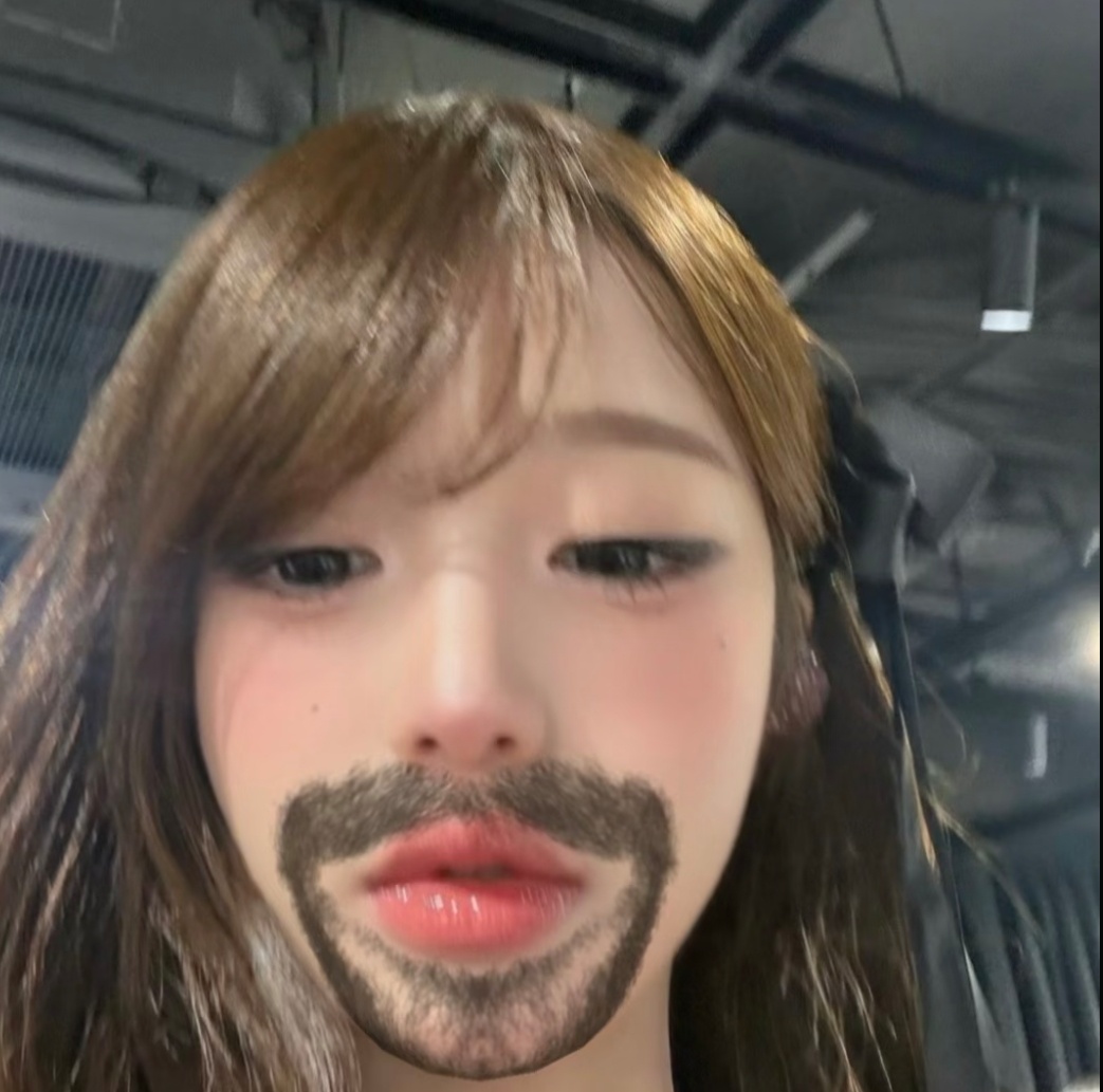 这个就是我呀。一只小猪。一个呆子。可是呢。很可爱 