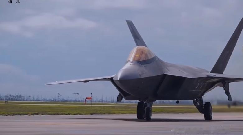 F-22确实是美军首款五代机，还比苏-57早服役15年呢，这可不是吹牛。上世纪8