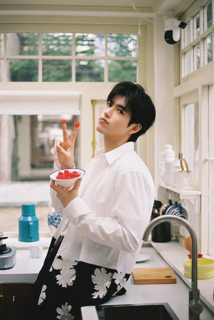 陈飞宇其实什么都知道 粉丝的心意他都收到，会用最好的作品来回应！ 