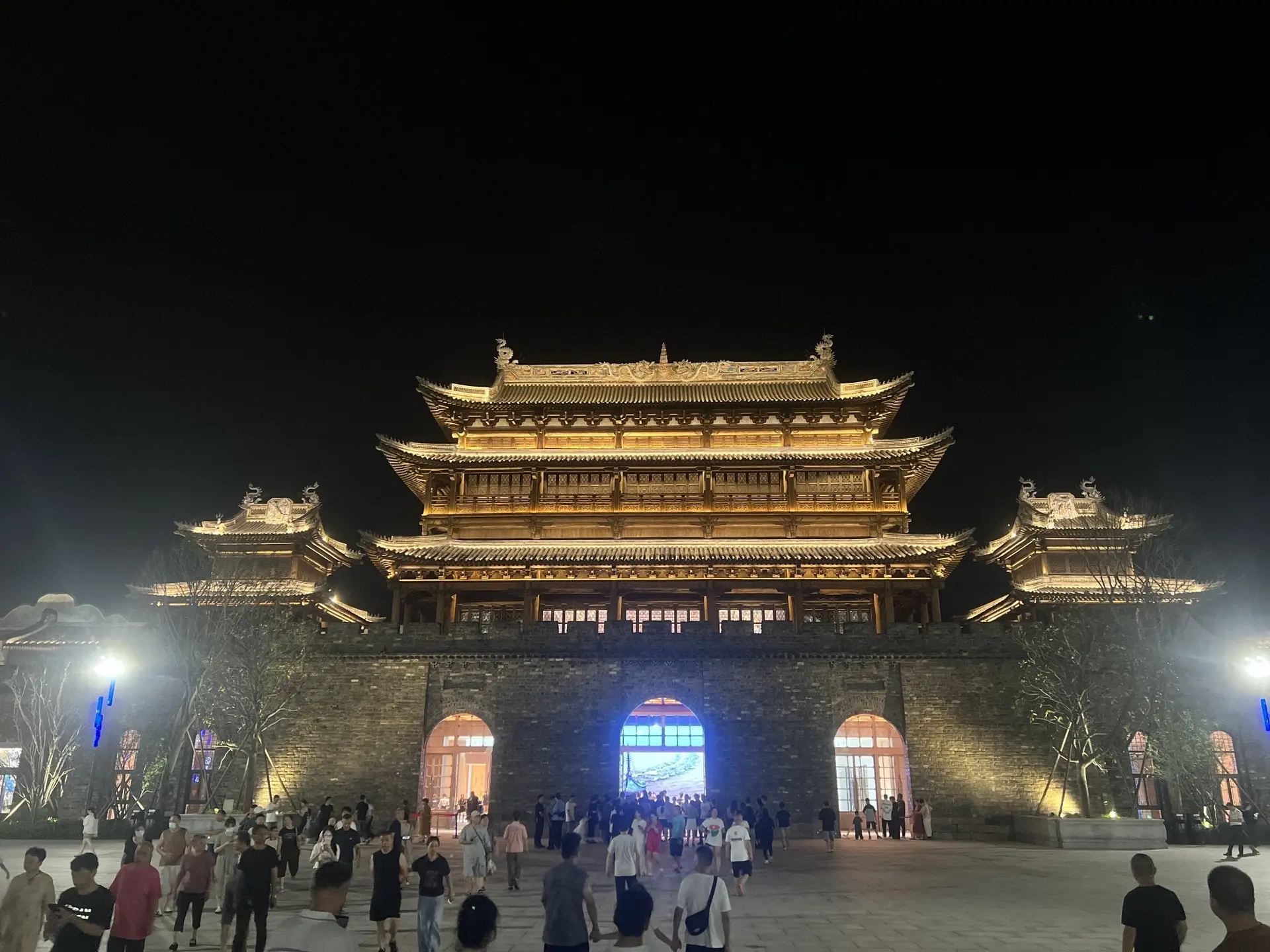 中秋节快到了 想要什么样的饼       跟姐说，姐给你画"
