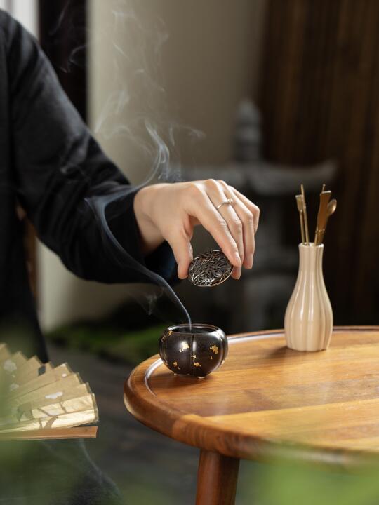 一案一世界：文人的案头香事🌌