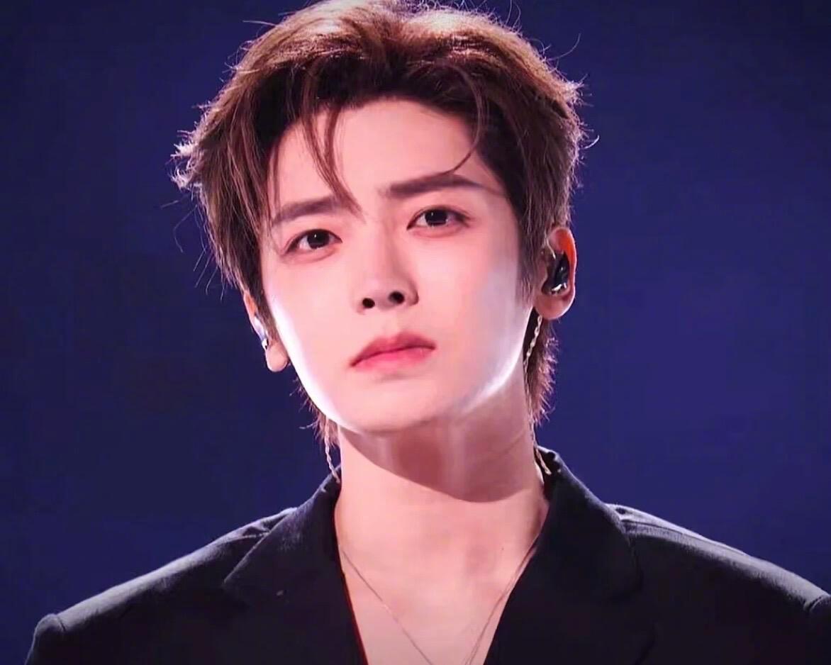 侯明昊 好听侯明昊安可歌手2026 从试音到两个舞台，他把“勇敢”唱成了歌，把“
