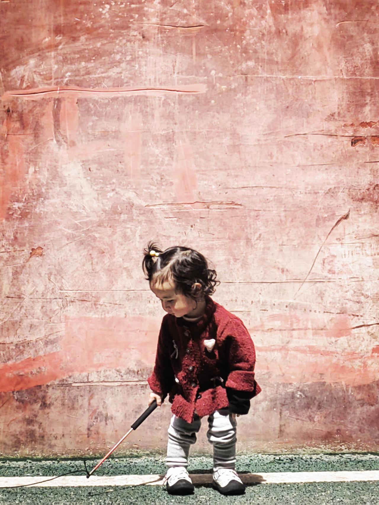 躺在床上玩一会儿手机，就起床给大孙女儿煮早饭，五个水饺，一根自制的火腿肠，一杯牛